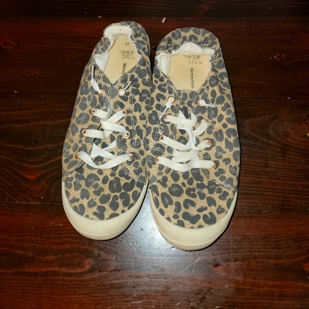 Slip on sneakers